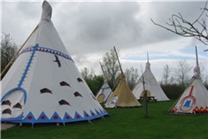 Tipi's en wijnvaten<br>