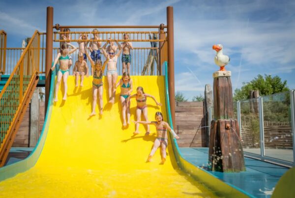 Ardoer caming aan zee met zwembad